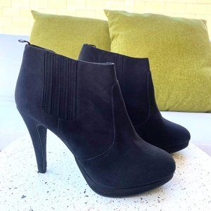 Elegant Heeled Black Suede Ankle Booties, 40 EU or US 9, Excellent condition